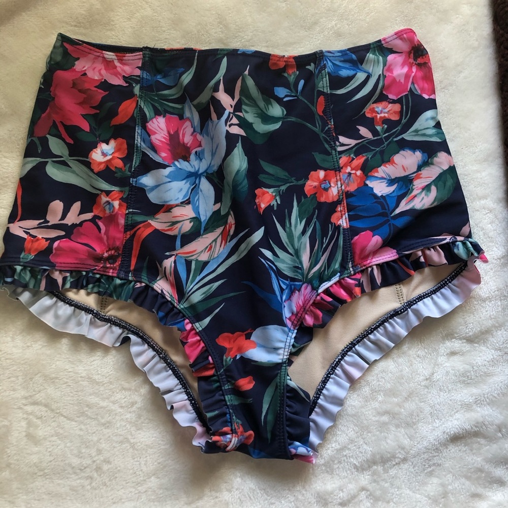 Kortni Jeane ruffled bottoms!